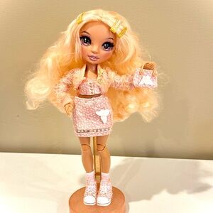 GEORGIA BLOOM! Rainbow High Doll: with peach Hair and peach Outfit